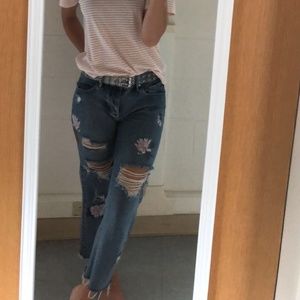 Cute cropped ripped floral embroidered jeans